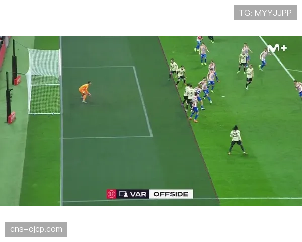 争议判罚改变走势?裁判专家复盘莱比锡对阵法兰克福的点球判罚 争议判罚改变走势?裁判专家复盘莱比锡对阵法兰克福的点球判罚